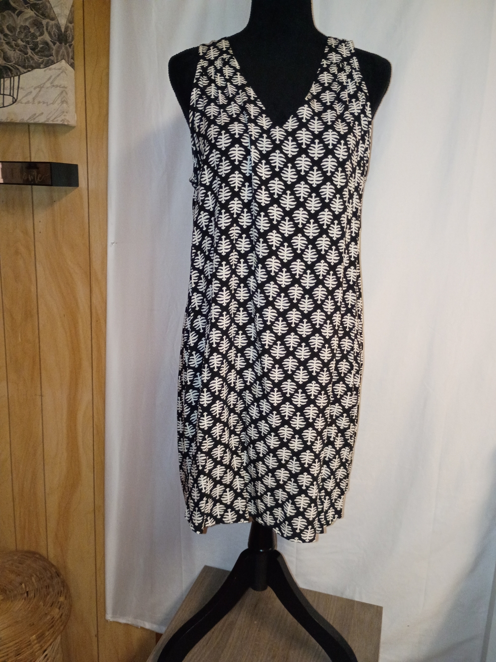 Old Navy Black and White Patterned V-Neck Shift Dress